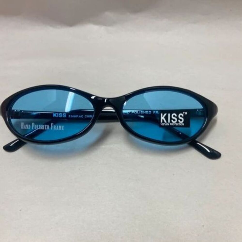 Women’s slim line car eye sunglasses black blue lens